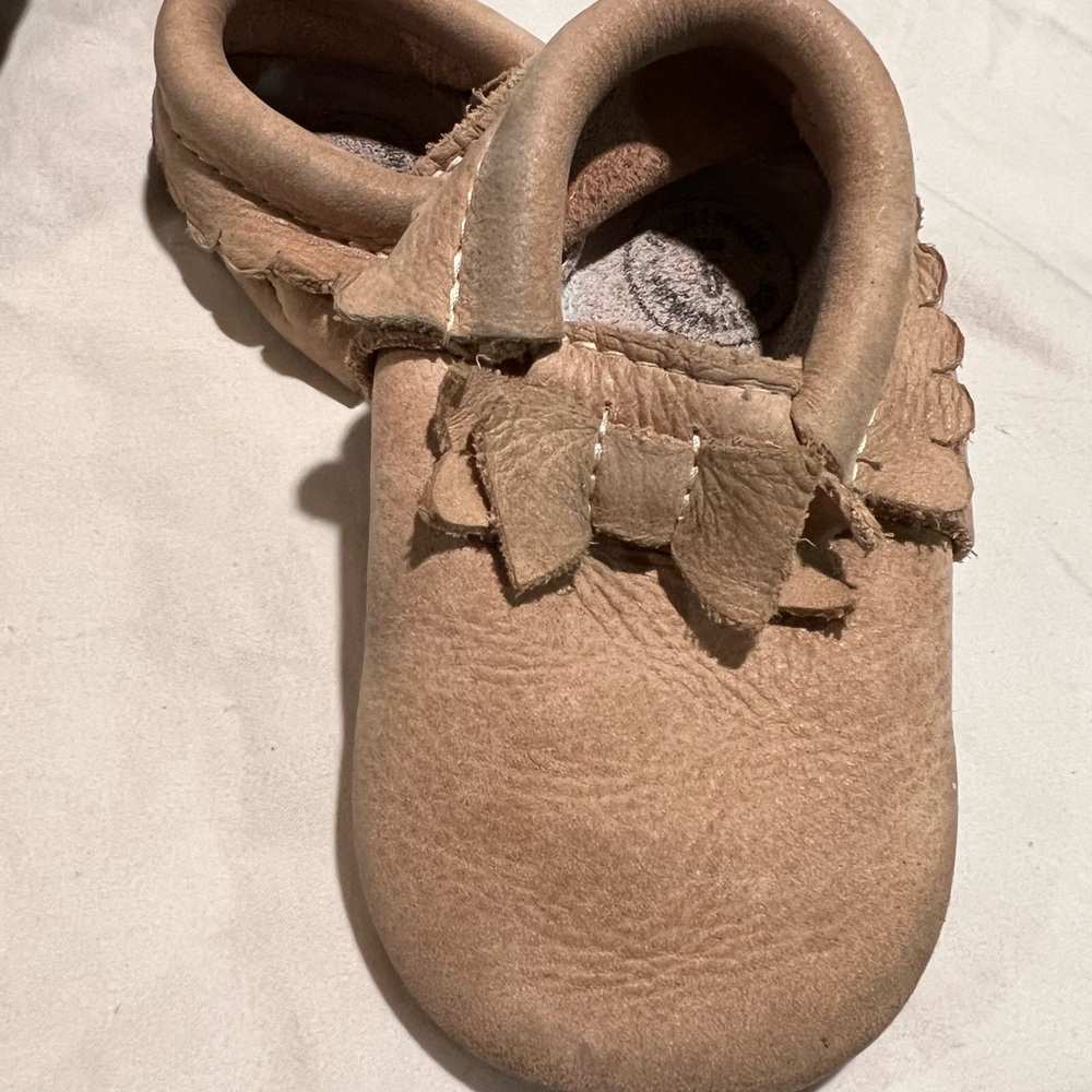 Freshly Picked tan leather moccasins bow
